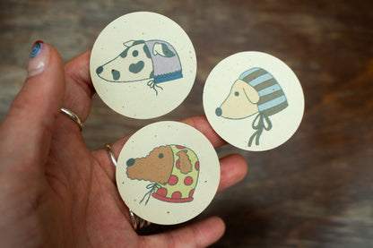 PAPER LABELS ON A ROLL