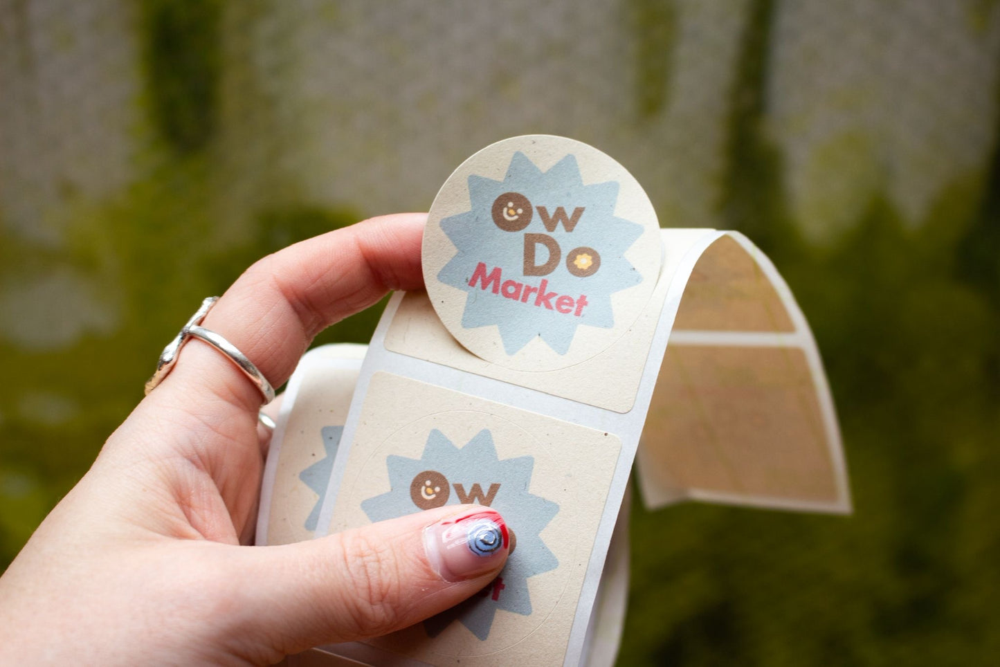 PAPER LABELS ON A ROLL